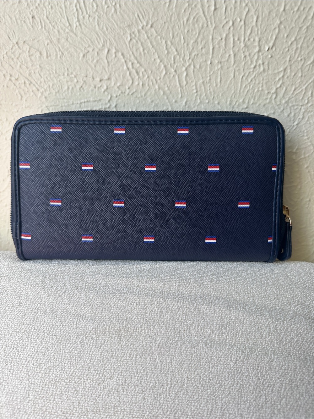 Tommy Hilfiger Navy Wallet with Red White Blue Flag Motif NWOT - Picture 3 of 5